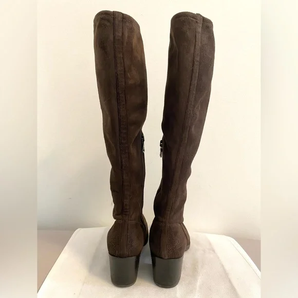 Authentic Prada suede boots - Picture 3 of 10